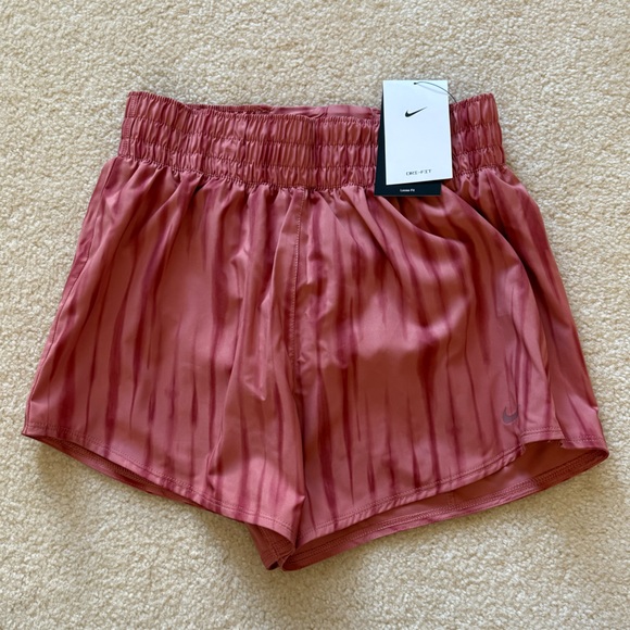 NWT Nike Women's One Dri-FIT High-Waisted 3" Brief-Lined Printed Shorts. - Picture 5 of 8